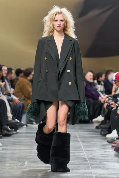 Look 4